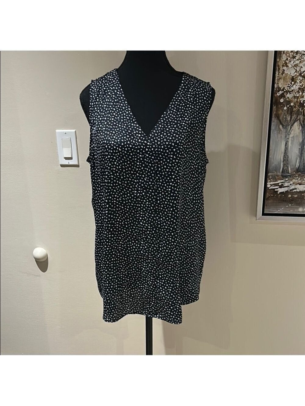 Banana Republic Dark Blue and White Sleeveless Blouse